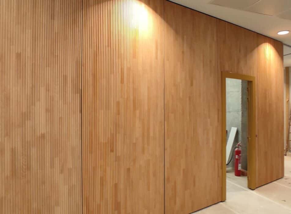 Tabique móvil de madera en oficina - Vimetra.com