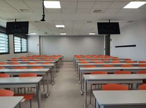 Tabique móvil instalado en Universidad CEU - Vimetra.com